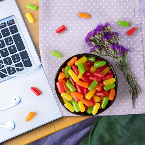 Vista 3 de Mike and Ike Sabores Originales - Bolsa de 5 libras (Básico)