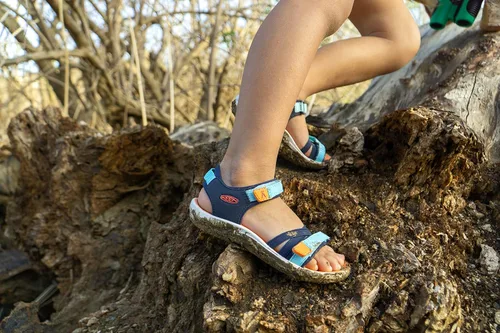 Vista 7 de KEEN Sandalias unisex de verano con punta abierta para niños