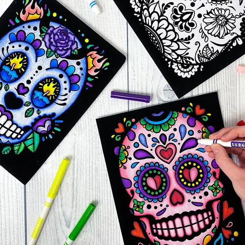 Vista 4 de Stuff2Color Sugar Skulls - Pósteres de terciopelo mullido para colorear de Halloween (Día de los Muertos y Día de Los Muertos) – Paquete de 6 – Gran
