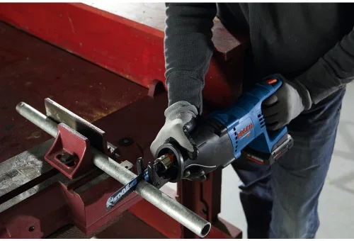 Vista 7 de Bosch GXL18V-502B25 kit de 5 herramientas de 18V con controlador de impacto de punta/llave de 2 en 1, taladro/controlador de martillo de 1/2 pulg.