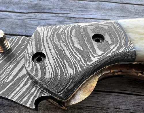 Vista 4 de Cuchillo de bolsillo de acero de Damasco para hombres con funda de cuero, cuchillos de caza plegables hechos a mano de 7 pulgadas, con asa, cuchillo