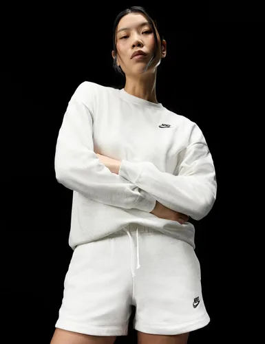 Vista 2 de Nike Sportswear Club - Pantalones cortos de forro polar de cintura media para mujer