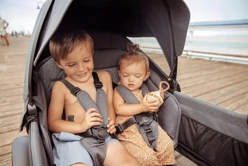 Vista 6 de Veer Cruiser XL Essentials Bundle Cochecito todo terreno de 4 plazas premium para niños Totalmente plegable Manguera lavable Incluye Cruiser
