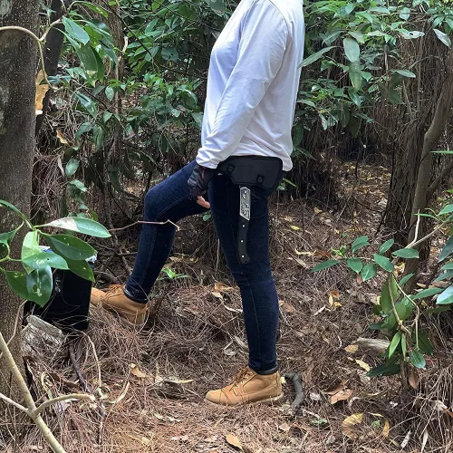 Vista 8 de Hacha de corte negra, mango de madera de espiga completa, división y corte de madera, hacha de camping al aire libre con funda, diseño retro