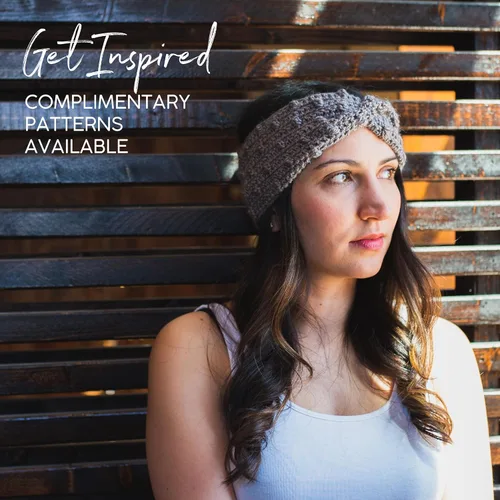 Vista 4 de Lion Brand Yarn Feels Like alpaca, hilo suave para tejer, borgoña, 1 paquete