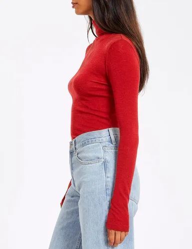 Vista 3 de Trendy Queen Camisas de manga larga con cuello alto para mujer moda de otoño 2022 capas básicas ajustadas suaves ropa interior térmica