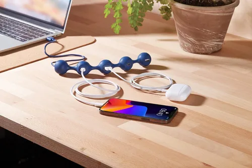 Vista 5 de LEXON PEAS HUB 2 Hub de 4 puertos, carga 2 x USB, 2 x USB-C 2 teléfonos inteligentes simultáneamente, cable interno de cobre LD143DR, rojo oscuro