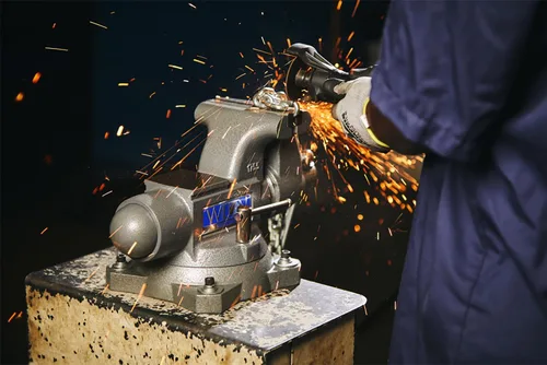 Vista 8 de Morsa de banco Wilton Tradesman, ancho de mandíbula 4-12", apertura máxima de mandíbula 3-12", garganta 3-14" (Modelo 1745)