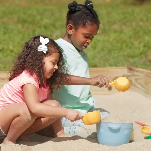 Vista 5 de Melissa & Doug Sunny Patch Seaside Sidekicks - Juego de arena para hornear, juguete de playa, juego al aire libre para niños a partir de 3 años
