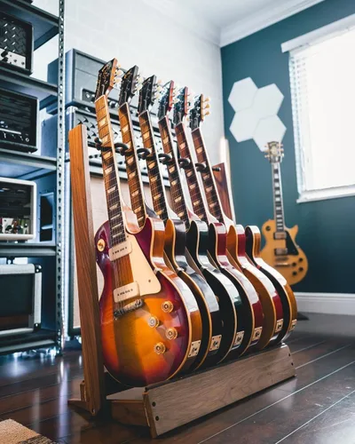 Vista 4 de String Swing Soporte de piso para guitarra múltiple y estante para guitarras acústicas y eléctricas, acero soldado a mano y madera dura fabricado
