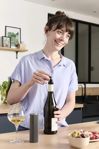Vista 3 de Bomba de vacío eléctrica para vino 100% automática en aluminio, carbono, 14 cm - 5.5 in