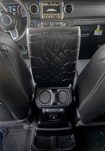 Vista 6 de Boomerang® Tire Tread Armpad™ para Jeep Wrangler JL (2018-2021) - Cubierta para apoyabrazos de consola central