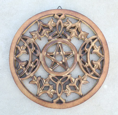 Vista 2 de DharmaObjects Decoración de pared hecha a mano con triple luna pagana y wicca (marrón)