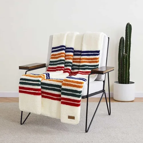 Vista 2 de Pendleton Manta de forro polar Sherpa (Pine Island Ivory), 50 x 70 pulgadas