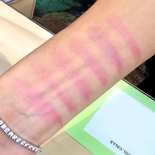 Vista 4 de The Make-Up Artist Project Retro 90s Rainbow Mood Changing Aloe Lipstick Paquete de 6