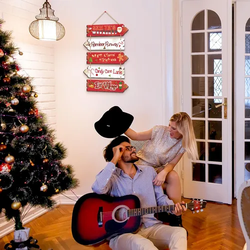 Vista 6 de Roowest Letrero colgante de madera de Navidad, decoración de taller de Papá Noel, diseño rústico direccional de flecha de jengibre, decoración