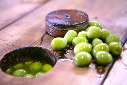 Vista 4 de Cat Cora's Kitchen - Aceitunas verdes sin hueso, orégano y limón, 2.3 onzas (paquete de 8)