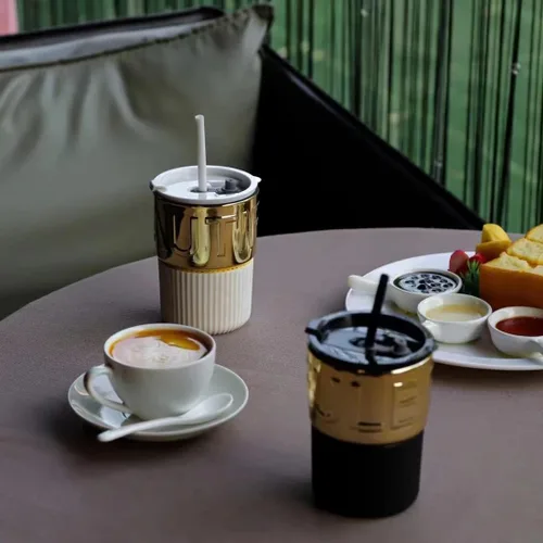 Vista 3 de Dingfeng Vasos de vidrio con tapas y popotes, tazas de café helado de 13 onzas 13.5 fl oz con tapas, vaso de vidrio con popote y tapa