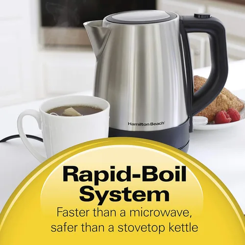 Vista 2 de Tetera eléctrica de acero inoxidable de 33,8 onzas 40998 de Hamilton Beach, color plateada.