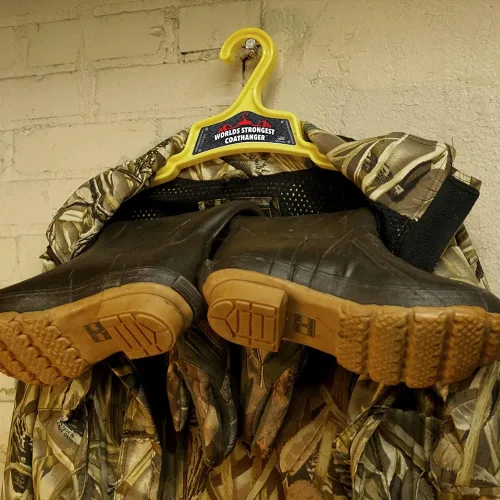 Vista 8 de Worlds Strongest - Percha para abrigos, fabricado en Estados Unidos, capacidad de carga de 140 libras, colgador de engranajes multiusos, color rojo