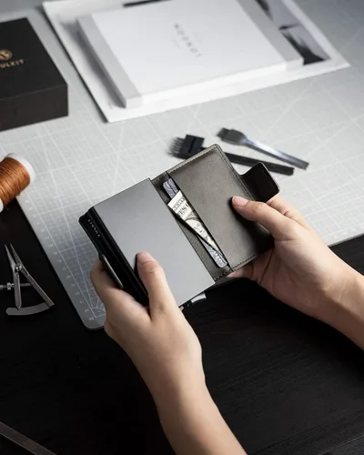 Vista 7 de VULKIT Credit Card Holder RFID Blocking Leather Automatic Pop Up Wallet Magnetic Wallet Double Card Case for Men and Women