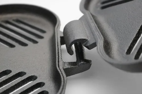 Vista 4 de Coghlan's Pre-Seasoned Cast Iron Broiler with Removable Handles, Break-Apart Hinge – Ideal for Grilling Burgers, Steaks, and Roasting Vegetables