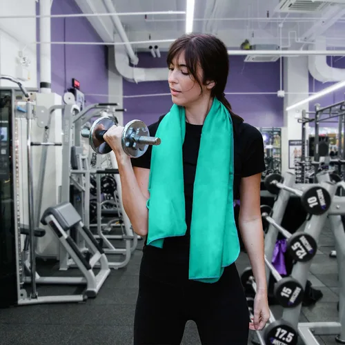 Vista 5 de Toalla de Microfibra Hero, Camping, Playa, Gimnasio - 24 X 48 pulgadas (Incluye Toallita de Regalo)