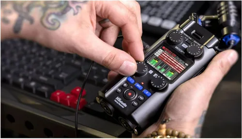Vista 2 de Zoom H5 Studio - Grabadora de mano para músicos, podcasters y cineastas con micrófonos estéreo grandes, 2 preamplificadores de calidad profesional