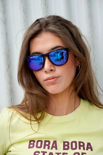 Vista 117 de Hawkers One Sunglasses for Men and Women - 100% UV400 Protection - Lightweight and Square Sunglasses