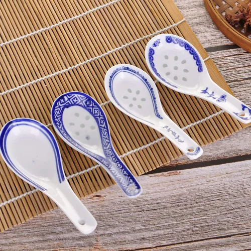 Vista 4 de VanEnjoy Juego de 4 cucharas de sopa de cerámica china/japonesa, cuchara de cerámica tradicional azul y blanca adecuada para sopa