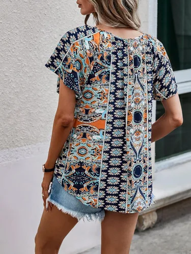 Vista 2 de MakeMeChic Blusa de manga corta con cuello en V y lazo floral bohemio para mujer