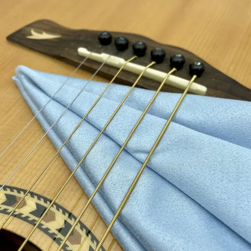 Vista 2 de AAwipes Paños de limpieza para violín de microfibra (paquete de 6 paños de 12 x 12 pulgadas, azul) Paños de limpieza de felpa para instrumentos
