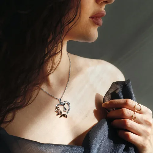 Vista 4 de Alsanix Collar con colgante de rosa de mariposa en forma de corazón plata de ley 925 collar de corazón para mujer chapado en oro de 14 quilates