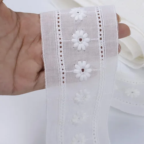 Vista 2 de Eyelet Lace Trim White Cotton Lace Ribbon Edge Sewing for Craft, Dresses, Baby Clothes, Bag 4.8 Yards