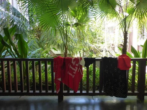 Vista 5 de BRISA VW Collection - Toalla de baño de playa Volkswagen en diseño GTI (GTI The Legend/negro)