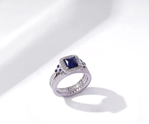 Vista 4 de Tienda Essentials Anillo antiguo de plata de ley chapada en platino o oro con circonita cúbica de elementos infinitos de corte Asscher