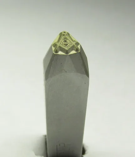 Vista 2 de Herramienta de estampado masónico punzón brújula y diseño cuadrado Masón orden fraternal Logo Punch Tool 0.236 in alto