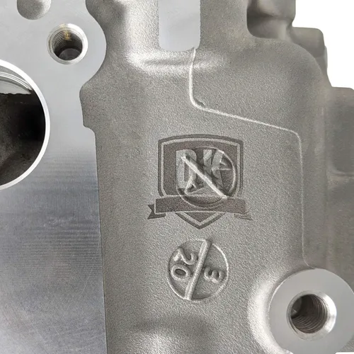 Vista 2 de 2 culatas de par completo con válvula Train DK Engine Parts - Compatible con Duramax 6.6L LLY 2004.5-2005.5