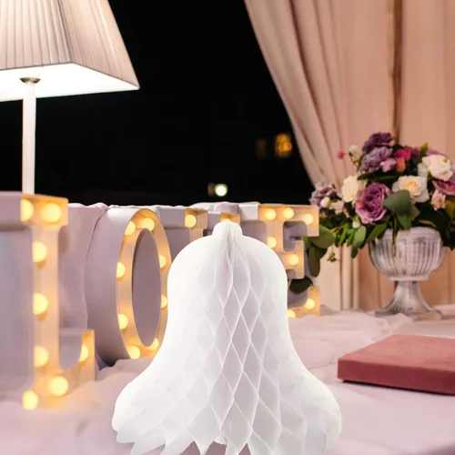 Vista 6 de WILLBOND 5 campanas de boda de papel para colgar de 12 pulgadas, campanas de panal grandes y pesadas para novia, suministros de decoración