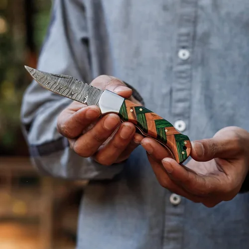 Vista 8 de Cuchillo de bolsillo de Damasco para hombre hecho a mano, cuchillo plegable de Damasco de 8 pulgadas con funda y afilador, ideal para caza
