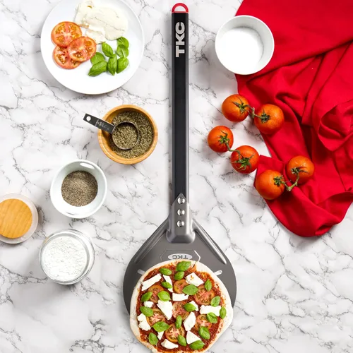 Vista 4 de TKC Pela de pizza perforada de 8 pulgadas – Pela profesional de aluminio para pizza – Espátula de pizza de metal de mango largo para interiores