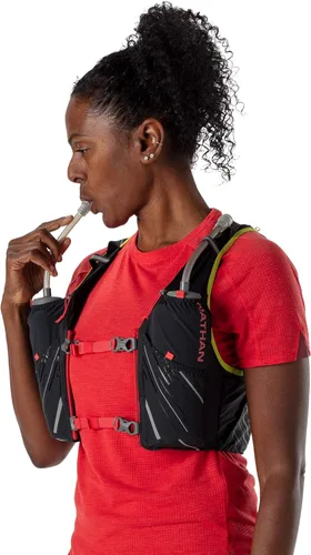 Vista 5 de Nathan Pinnacle Race Vest 4L - Chaleco de carrera para correr con botella de agua, con dos frascos suaves de hidratación de 20 onzas, bolsillos