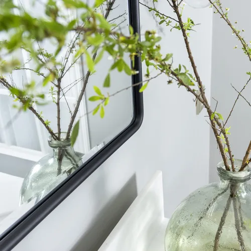 Vista 5 de TEHOME Espejo pivote de 40 x 30 pulgadas, espejo de tocador de baño negro mate con marco de metal negro mate, rectangular, inclinable, biselado