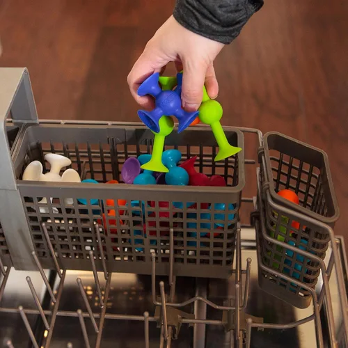 Vista 5 de Fat Brain Toys Mini Squigz - Mini Squigz - Juego de 30 piezas para construcción y construcción para edades de 5 a 9 años