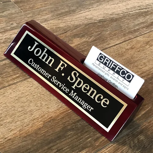 Vista 8 de Placa de nombre para escritorio grabada en Estados Unidos por Griffco Supply Placa de nombre de escritorio personalizada con tarjetero