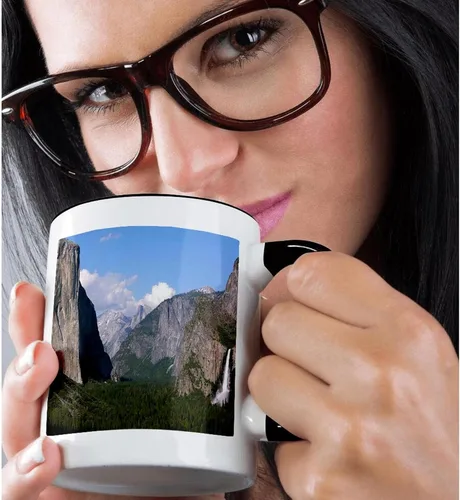 Vista 2 de 3dRose mug_36441_4 "El Capitan and Bridalveil Falls in Yosemite National Park" Taza negra de dos tonos, 11 onzas, multicolor