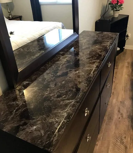 Vista 3 de REDODECO Papel adhesivo de mármol marrón brillante para encimera de cocina, papel tapiz autoadhesivo de 15.8 x 79 pulgadas (marrón oscuro)