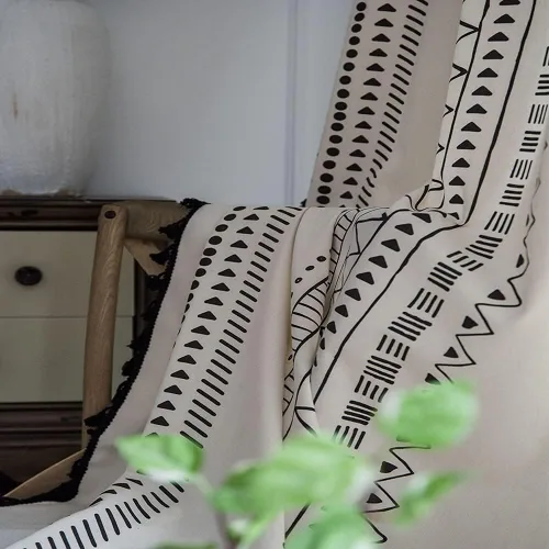 Vista 5 de Cortinas negras y blancas de 84 pulgadas de largo, 2 paneles, estilo bohemio y rústico para sala de estar, cortinas geométricas de algodón y lino