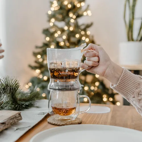 Vista 7 de GROSCHE Aberdeen tetera transparente y colador de té inteligente 1 litro 34 fl oz irrompible Tritan y Fresno juego de 2 tazas de vidrio de doble