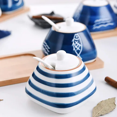 Vista 6 de Recipiente de especias de porcelana con juego de 3 recipientes de condimentos de cerámica con cuchara de servir y tapa de cerámica, bandeja de bambú